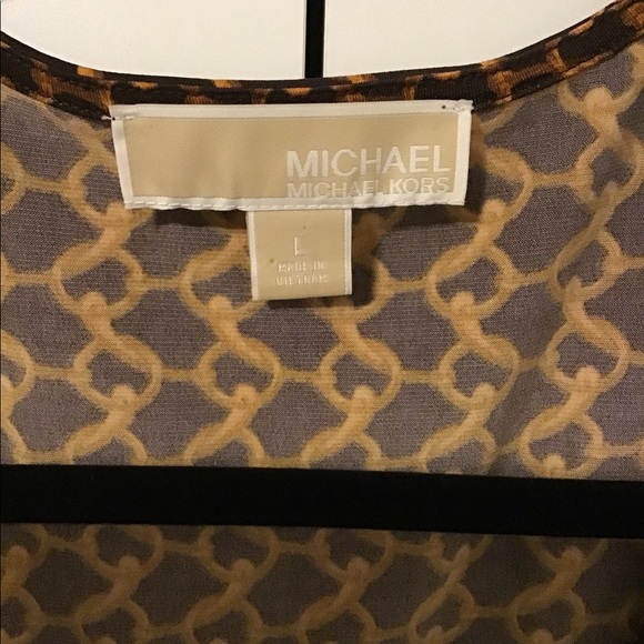 V-neck wrap blouse - Picture 6 of 8